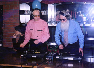 Диджеи Кругозоры - наши дедушки, вы - лучшие.