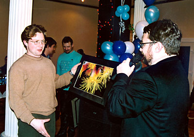 Очень своеобразными оказались комментарии при вручении «самого дорогого, что у меня есть - моих фотографий» [Леонид Киряков, президент ГК «ИНРОСТ»]