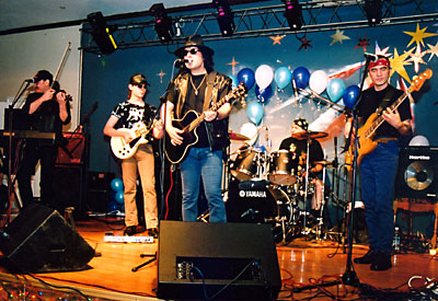 А вообще - очень хочется еще раз выразить свое восхищение этой удивительной и до сих пор никому не понятной группе.