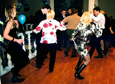 Последующая дискотека прошла на драйве, который принес «Крематорий», и танго втроем и покачивания голого торса были достойным финалом.