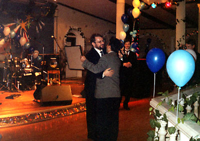 Были и медленные танцы: Христос и Киряков.