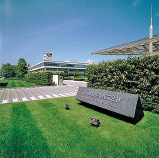 Началось все в 1918 году, когда двадцатичетырехлетний Коносукэ решил основать фирму по производству электрических патронов собственной конструкции.